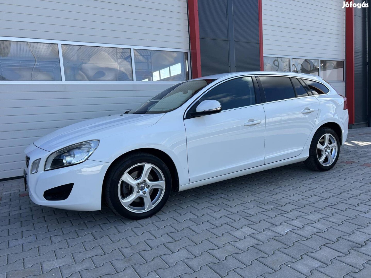 Volvo V60 2.0 D [D3] Momentum Geartronic Navi/T...